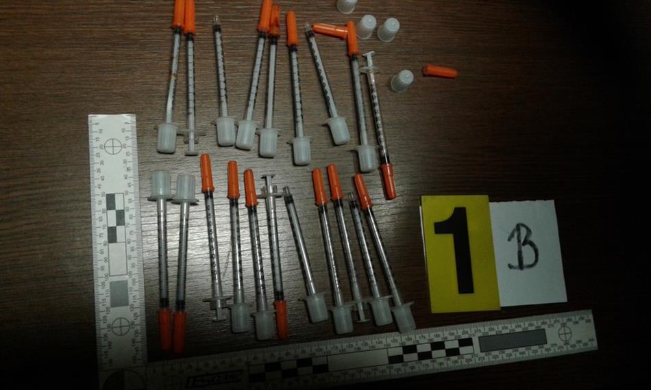 2015-2-9-853TZ CÚHK injekční stříkačky .jpg